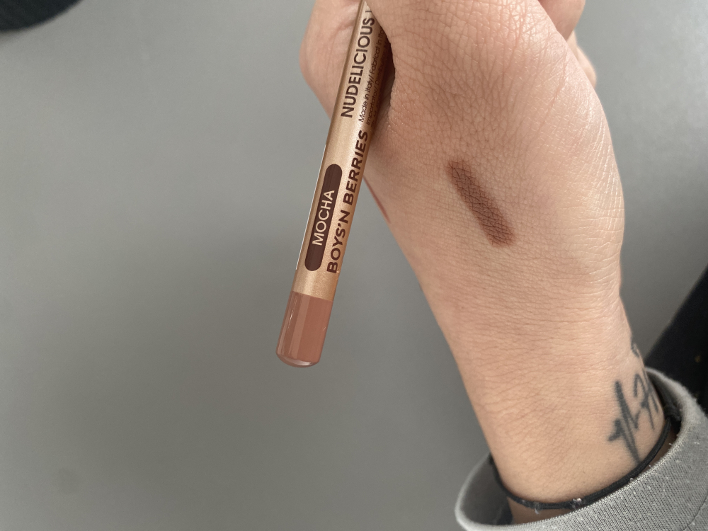 Poza reala Creion Buze Boys`n Berries Nudelicious Lip Pencil