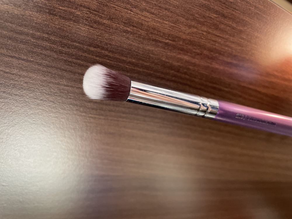 Poza reala Pensula Profesionala Machiaj Boys`n Berries Concealer Buffer