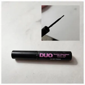 Poza reala Adeziv Duo Rosewater & Biotin Striplash Adhesive Dark