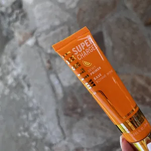 Poza reala Balsam de Buze Milani Supercharged Lip Balm