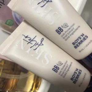 Poza reala BB Cream Cu Extract de Melc & Aur Boys`n Berries Skin Filter SPF50 Natural Beige