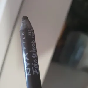 Poza reala Contur ochi NYX Professional Makeup Epic Wear Liner Sticks Eyeliner All Time Olive