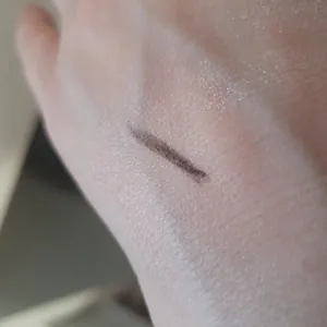 Poza reala Contur ochi NYX Professional Makeup Epic Wear Liner Sticks Eyeliner All Time Olive