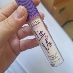 Poza reala Corector Boys`n Berries Lie to Me Camouflage Liquid Concealer Vanilla