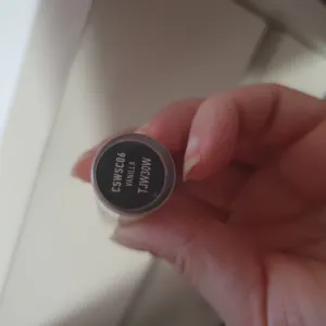 Poza reala Corector NYX Professional Makeup Can`t Stop Won`t Stop Contour Concealer Natural