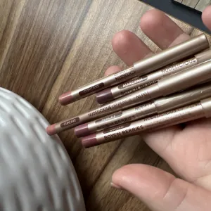 Poza reala Creion Buze Boys`n Berries Nudelicious Lip Pencil Eclair