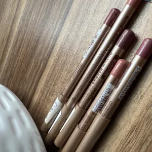 Poza reala Creion Buze Boys`n Berries Nudelicious Lip Pencil Eclair