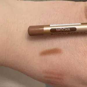 Poza reala Creion Buze Boys`n Berries Nudelicious Lip Pencil Eclair