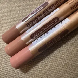 Poza reala Creion Buze Boys`n Berries Nudelicious Lip Pencil Eclair
