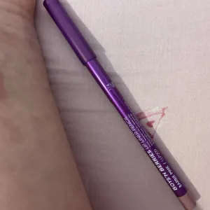Poza reala Creion Buze Boys`n Berries Pro Lip Liner Pencil Poppy