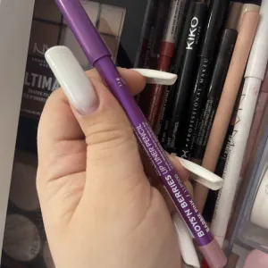 Poza reala Creion Buze Boys`n Berries Pro Lip Liner Pencil Poppy