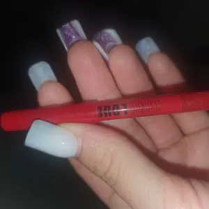 Poza reala Creion buze NYX Professional Makeup Line Loud Lip Pencil Total Baller