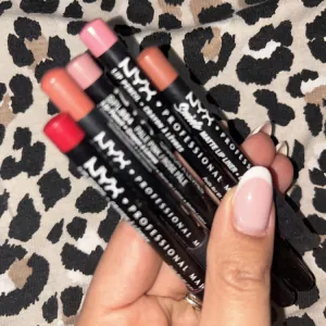 Poza reala Creion buze NYX Professional Makeup Slim Lip Pencil
