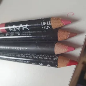 Poza reala Creion buze NYX Professional Makeup Slim Lip Pencil