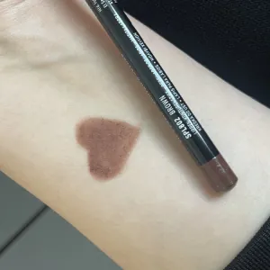 Poza reala Creion buze NYX Professional Makeup Slim Lip Pencil
