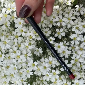 Poza reala Creion buze NYX Professional Makeup Slim Lip Pencil