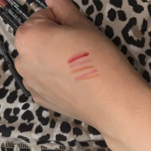 Poza reala Creion buze NYX Professional Makeup Slim Lip Pencil