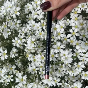 Poza reala Creion buze NYX Professional Makeup Slim Lip Pencil
