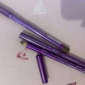Poza reala Creion Ochi Boys`n Berries Pro Eye Liner Pencil Black Velvet