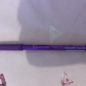 Poza reala Creion Ochi Boys`n Berries Pro Eye Liner Pencil Black Velvet