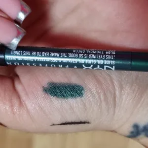 Poza reala Contur pentru Ochi NYX Professional Makeup Slim Eye Pencil Black