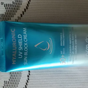 Poza reala Crema Hidratanta cu Protectie Solara Farmstay Hyaluronic UV Shield Sun Block Cream SPF 50+ PA +++