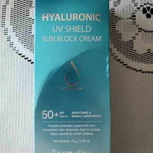 Poza reala Crema Hidratanta cu Protectie Solara Farmstay Hyaluronic UV Shield Sun Block Cream SPF 50+ PA +++