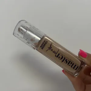 Poza reala Fond de ten Boys`n Berries MASTERPROOF 12h Liquid Foundation Warm Nude
