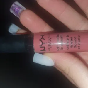 Poza reala Ruj NYX Professional Makeup Soft Matte Lip Cream