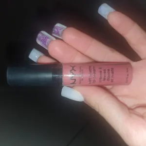 Poza reala Ruj NYX Professional Makeup Soft Matte Lip Cream
