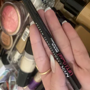 Poza reala Marker pentru sprancene NYX Professional Makeup Lift N Snatch Brow Tint Pen