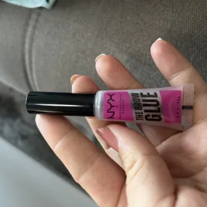 Poza reala Mascara de sprancene NYX Professional Makeup Instant Brow Styler Clear