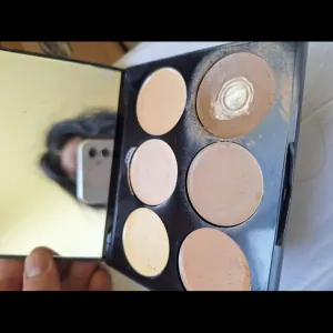 Poza reala Paleta pentru Conturare Sleek MakeUP Cream Contour Kit Light