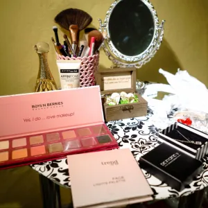 Poza reala Paleta farduri Boys`n Berries 14K Pro Eyeshadow Palette Save The Date