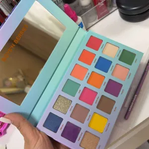 Poza reala Paleta Farduri Boys`n Berries Lost in Paradise Eyeshadow Palette