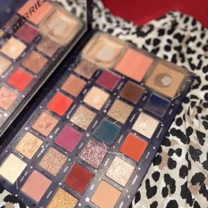 Poza reala Paleta Farduri Boys`n Berries Magic Nights Palette