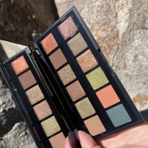 Poza reala Paleta farduri Sleek MakeUP I-divine Grounded