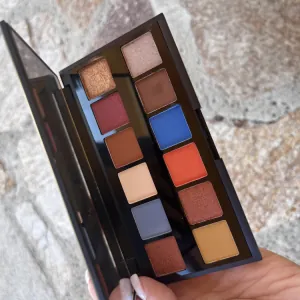 Poza reala Paleta farduri Sleek MakeUP I-divine Trippin`