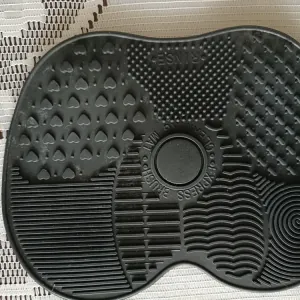 Poza reala Paleta pentru Curatarea Pensulelor Blisse Silicone Brush Cleaner Pad