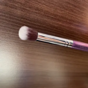 Poza reala Pensula Profesionala Machiaj Boys`n Berries Concealer Buffer