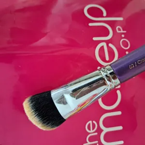 Poza reala Pensula Profesionala Machiaj Boys`n Berries Cream Definer