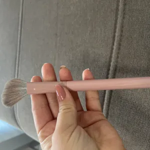 Poza reala Pensula Profesionala Machiaj Boys`n Berries Soft Shaping Brush