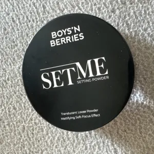 Poza reala Pudra Pulbere Translucida pentru Fixare Boys`n Berries Set Me Translucent Loose Powder