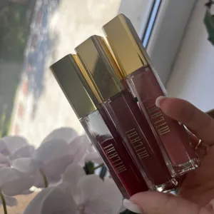 Poza reala Ruj Lichid Milani Amore Satin Matte Lip Creme Velvet