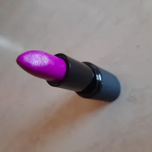 Poza reala Ruj Sleek MakeUP True Color Lipstick Coral Reef