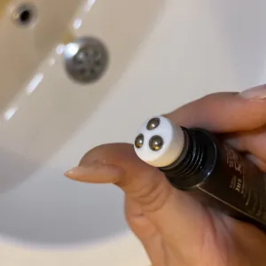 Poza reala Ser Concentrat pentru Zona Ochilor cu Mucina de Melc Negru Farmstay Premium Rolling Eye Serum
