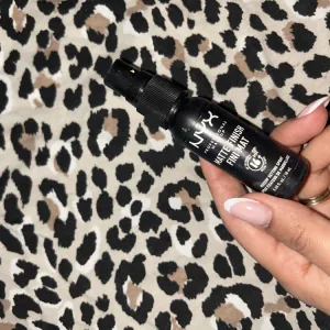 Poza reala Spray fixare NYX Professional Makeup Setting Spray Matte Finish Maxi