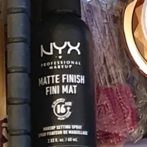 Poza reala Spray fixare NYX Professional Makeup Setting Spray Matte Finish Maxi