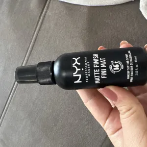 Poza reala Spray Fixare NYX Professional Makeup Setting Spray Matte Finish