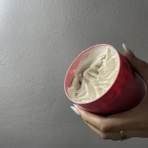Poza reala Unt de Corp Soap & Glory Magnificoco Coconut & Sweet Vanilla Body Butter